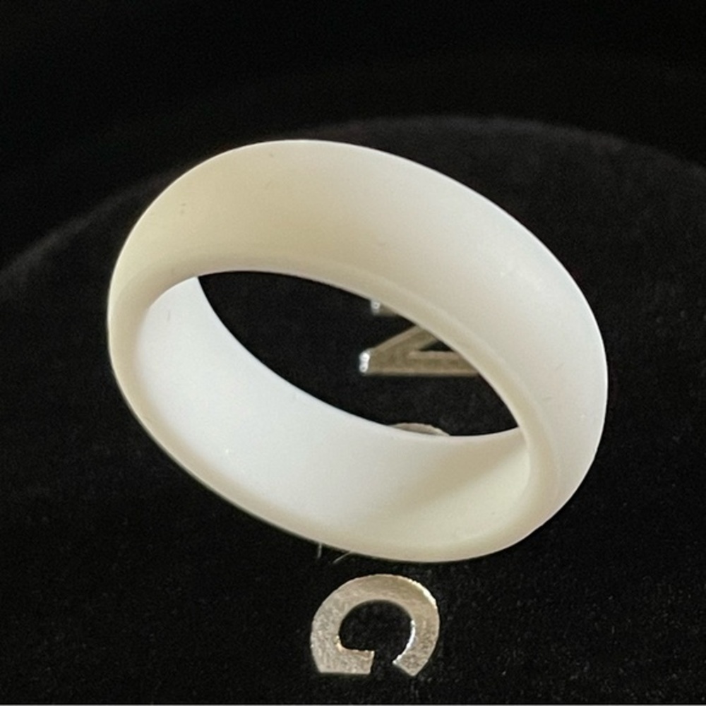 NEW Men’s White Lightweight Silicone Universal Ring (Multiple Sizes)